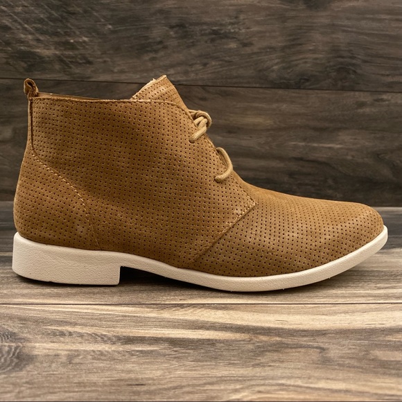NIB Born Bazau Perforated Suede Ankle Chukka Boot - Picture 6 of 11